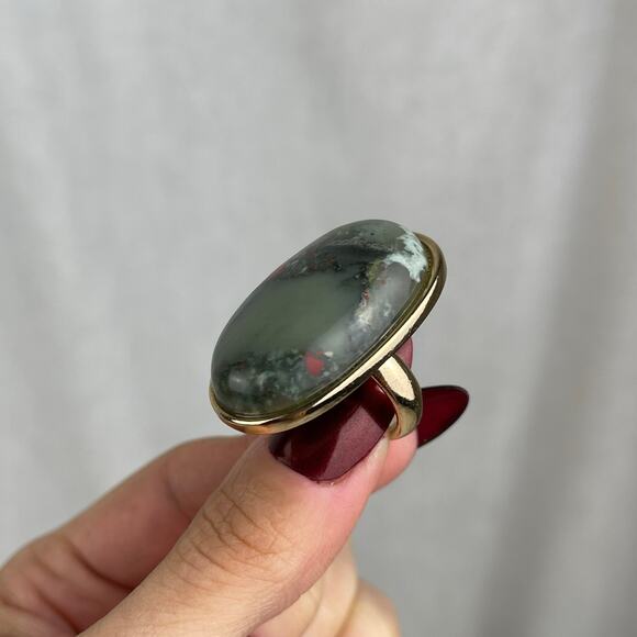 🚫SOLD🚫 NWOT Gold Tone Ring Red Green Bloodstone Oval Stone Size 6 - Picture 14 of 16